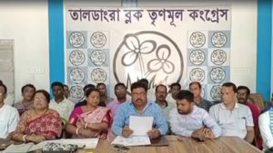 জেলা তৃণমূলের সংগঠনে নেই সংখ্যালঘু নেতার নাম! পঞ্চায়েত ভোটের আগে কি 'সাগরদিঘি সিন্ড্রোম', জল্পনা তুঙ্গে 