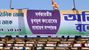তৃণমূল জাতীয় স্বীকৃতি হারিয়েছে, অভিষেক তবু সর্বভারতীয় সাধারণ সম্পাদক বাঁকুড়ায়! বিতর্ক