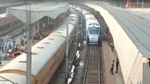 সাঁতরাগাছি স্টেশনে কাজের জন্যে বাতিল একাধিক ট্রেন, ঘুরপথে চলবে আরও কয়েকটি 