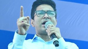 দিল্লিতে অনির্দিষ্টকালের জন্যে অবস্থানের হুঁশিয়ারি অভিষেকের! ডাক দিলেন প্রধানমন্ত্রী বদলের 
