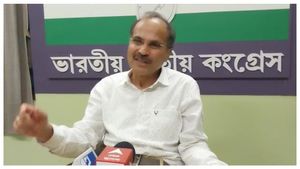   খোকাবাবু প্রোটোকল জানেন না! অভিষেকের সংসদীয় জ্ঞান নিয়ে প্রশ্ন অধীর চৌধুরীর 