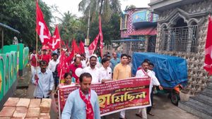 পশ্চিম মেদিনীপুরে ভাঙল তৃণমূল! পঞ্চায়েত নির্বাচনের আগে ঘর শক্ত করছে সিপিআইএম 