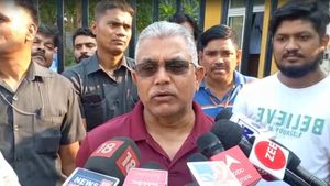 লাঠি, শাবল হাতে দিলীপ ঘোষের বাড়ি ঘেরাও কুর্মি সমাজের! পাল্টা চ্যালেঞ্জ সাংসদের