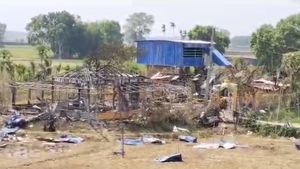 টিকল না পুলিশের দাবি! এগরায় ভানু বাগকে ট্রেড লাইসেন্স দিয়েছিল তৃণমূল পঞ্চায়েত, ছবি ভাইরাল
