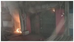  ইংরেজবাজারে বাজির দোকানে ভয়াবহ অগ্নিকাণ্ড! ধোঁয়ায় ঢেকেছে এলাকা, ঝলসে মৃত্যু ২ জনের