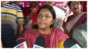 দ্য কেরালা স্টোরি নিয়ে বিজেপিকে সুবিধা করে দিচ্ছেন মমতা! তৃণমূলকে 'আলিবাবা চল্লিশ চোর' বলে নিশানা মীনাক্ষীর 