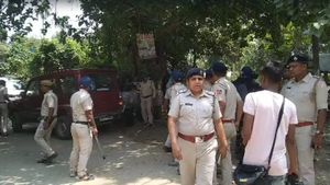 পুলিশের গাড়ির ধাক্কায় কিশোরের মৃত্যু, ধুন্ধুমার ধানতলায়