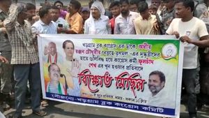মুর্শিদাবাদে কর্মী খুনকে পঞ্চায়েতে হাতিয়ার করছে কংগ্রেস, প্রতিবাদ মিছিলে গর্জে উঠলেন অধীর