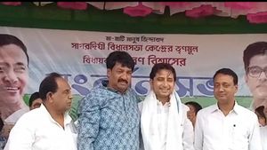 সত্যিই তৃণমূলে যোগদানের চাপ ছিল? সাগরদিঘিতে পা রেখেই 'ফাঁস' করলেন বায়রন 