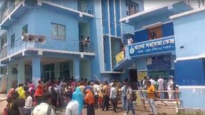 Bhangar Panchayat Nomination: চরম উত্তেজনা ভাঙড়ে, ISF প্রার্থীকে লক্ষ্য করে গুলি, বিডিও অফিসের সামনে বোমাবাজি
