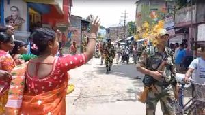 Panchayat Election 2023: কেন্দ্রীয় বাহিনীর বুটের শব্দ শুনেই কী করলেন মালদহের সাহাপুরের গ্রামবাসীরা