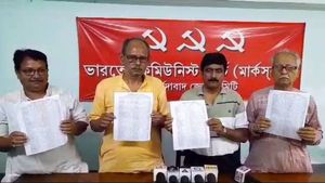 বামেরা একতরফা প্রার্থী ঘোষণা করল মুর্শিদাবাদেও, কংগ্রেসের সাগরদিঘি মডেল বিশ বাঁও জলে