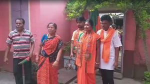 Panchayat Election 2023: ভোটের ময়দানে প্রতিপক্ষ দুই জা, ঘাসফুল-পদ্মের লড়াইয়ে সরগরম হেঁসেলও