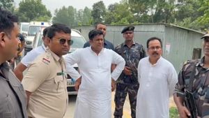 Panchayat Election 2023: মনোননয়ন তোলার হুমকি দিতে এসে হাতে নাতে পাকড়াও, তৃণমূলকর্মীকে ধাওয়া সুকান্ত মজুমদারের