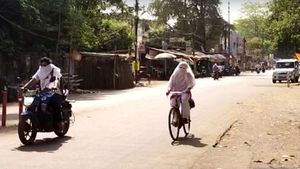 ফের ৪০ ডিগ্রিতে পৌঁছল লাল মাটির জেলার তাপমাত্রা! প্রবল গরম হাওয়ায় পুড়ছে বাঁকুড়া