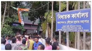 Panchayat Election 2023: কেন গ্রেফতার তৃণমূল নেতা? বিধায়ক কার্যালয়ে বিক্ষোভ কর্মী-সমর্থকদের 