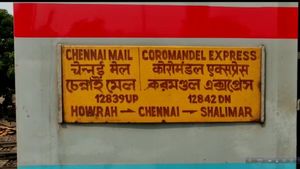 Coromandel Express: ট্র্যাকে ছুটল করমণ্ডল! আতঙ্ক ভুলে কেউ গেলেন পেটের টানে কেউ আবার চিকিতসা করাতে