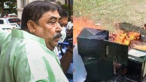 Panchayat Election 2023: অনুব্রত জেলে থাকলেও চেনা ছন্দে বীরভূম, বজায় থাকল গুড়বাতাসা-নকুলদানার সংস্কৃতি