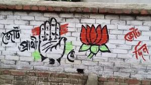 Panchayat Election 2023: বিজেপি ও কংগ্রেস এক দেওয়ালে, পঞ্চায়েতে দোস্তি দিল্লিতে যুযুধান দুই পক্ষের