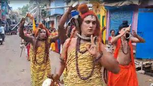 রবিবাসরীয় সকালে 'শিবের তাণ্ডব নৃত্য'! সাক্ষী থাকলো শহর বাঁকুড়া