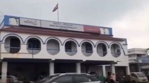  Jhalda Municipality: ঘুর পথে ঝালদায় বোর্ড গঠনের চেষ্টা TMC-র! চেয়ারপার্সন-সহ ২ কাউন্সিলর কলকাতায়
