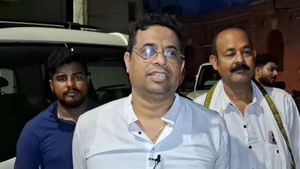 তৃণমূলে ‘ঘরওয়াপসি’ হচ্ছে সৌমিত্র খাঁয়ের! নিজেই অবস্থান স্পষ্ট করলেন বিজেপি সাংসদ