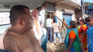 Panchayat Election 2023: লাঠি হাতে প্রতিরোধ মহিলাদের! ভোট লুঠ করতে গিয়ে ধৃত তৃণমূল কাউন্সিলরের পুত্র 
