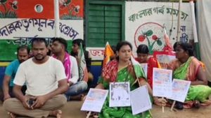 Hunger Strike: তৃণমূলের নেতার বিরুদ্ধে প্রতারণার অভিযোগ, পার্টি অফিসে আমরণ অনশনে দলেরই কর্মী