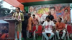লোকসভার আগেই CAA! নির্দিষ্ট সময় উল্লেখ করে ধূপগুড়িতে উপনির্বাচনী প্রচারে শান্তনু ঠাকুর