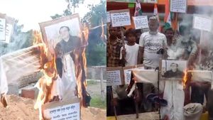 TMC In Nandigram: ছবিতে জুতোর মালা লাগিয়ে 'চোর কুণাল' ধ্বনি তুলল তৃণমূল! নন্দীগ্রামে পুড়ল কুশপুতুল, কী কারণ?