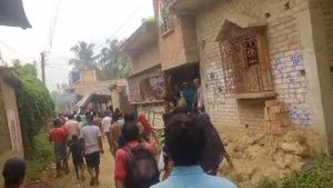 নবগ্রামে লকআপে  যুবককে পিটিয়ে খুনের অভিযোগ! এলাকায় উত্তেজনা, সাসপেন্ড থানার ওসি 
