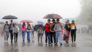 Rain Forecast: জোড়া নিম্নচাপে উত্তরবঙ্গে ভারী বৃষ্টির সতর্কতা, আট জেলায় কেমন বৃষ্টি জানুন একনজরে