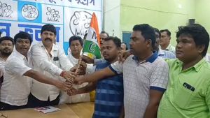 TMC joining: পঞ্চায়েতে জিতেই মোহভঙ্গ, সিপিএম-বিজেপির সদস্যরা যোগ দিলেন তৃণমূলে