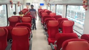 Indian Railway: কাপলিং খুলল ভিস্টাডমের! ১০০ মিটার দূরে গিয়ে থামল ট্যুরিস্ট স্পেশালের ইঞ্জিন