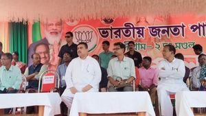 মুখ্যমন্ত্রীর অফার ফেলে  বাবার একনিষ্ঠ রাজনৈতিক আদর্শে উজ্জীবিত প্রলয় পালের রাজনৈতিক বিদায়! কিন্তু কেন?