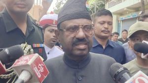 তিস্তা বাজারে ক্ষতিগ্রস্ত পরিবারগুলির সঙ্গে সাক্ষাত! প্রাকৃতিক বিপর্যয়ে দায়ী মানুষই...বললেন রাজ্যপাল 