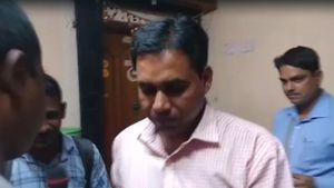 Howrah: হাওড়ার আবাসনের ফ্ল্যাটে ইডির হানা, দুপুর থেকে চলছে তল্লাশি অভিযান 