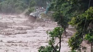 North Bengal Flood: বড় বিপর্যয় উত্তরবঙ্গে, সেনার সঙ্গে যোগাযোগ মমতার, DM-SP দের কড়া নির্দেশ মুখ্যমন্ত্রীর