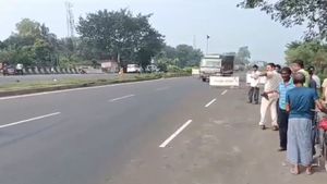 সিমেন্ট বোঝাই লরির সজোরে ধাক্কা, ভোররাতে চলে গেল ছটি প্রাণ 