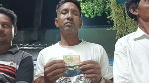 লটারিতে জিতেছেন এক কোটি, টিকিট নিয়ে সটান থানায় দিনমজুর সিরাজুল
