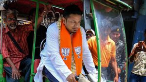 শাহি সভায় ডাক পাননি, উল্টে অহেতুক সহানুভূতিতে বিড়ম্বনায় অনুপম