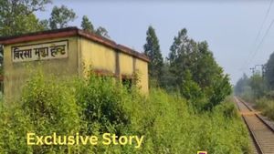 Birsa Munda Rail Station: দাঁড়ায় ট্রেন, কিন্তু হয় না ওঠা-নামা! বাংলার এই 'ভূতু়ড়ে স্টেশনে'র গল্প চমকে দেবে