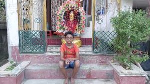 Kali Puja 2023: কালী প্রতিমা তৈরি করে তাক লাগালেন পঞ্চম শ্রেণির পড়ুয়া, আজ নিজেই পুজো করবে সে
