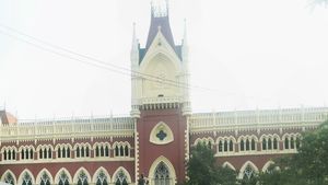 ত্রাণ নিয়ে দোলুয়াখাকিতে যেতে পারবে সিপিএম, তবে সভা-স্লোগান নয়, নির্দেশ হাইকোর্টের 