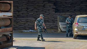 বাকিবুরের সঙ্গে ঘনিষ্ঠতা রেশন ডিলার নিতাই ঘোষের? রাণাঘাটের অট্টালিকায় ইডির তল্লাশি