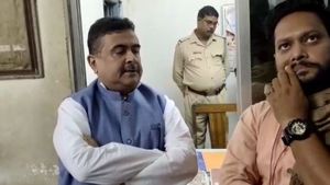  Suvendu Adhikari: যুব নেতাকে গ্রেফতারিতে উত্তেজনা! পুলিশের বিরুদ্ধে অপহরণের মামলা দায়েরের হুঁশিয়ারি শুভেন্দুর