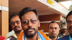 রাজ্যে কাজ নেই, তাই বাইরে যেতে হয়েছিল, উত্তরকাশী থেকে ফিরে মন্তব্য মানিকের 