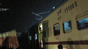 Train Accident: রেললাইনে চলে আসা লরির সঙ্গে সংঘর্ষ রাধিকাপুর এক্সপ্রেসের, লাইনচ্যুত ট্রেন, জ্বলল আগুন 