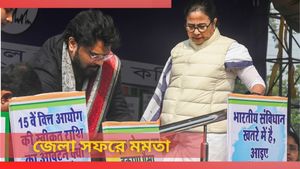 Mamata Banerjee: পশ্চিম বর্ধমানে পৌঁছেই বৈঠকে মমতা, কী আলোচনা হল? মুখে আঙুল নেতাদের