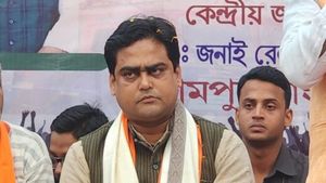 CAA issue : মমতা বন্দ্যোপাধ্যায় সিএএ করতে দেওয়া না দেওয়ার কেউ নন, দাবি শান্তনু ঠাকুরের